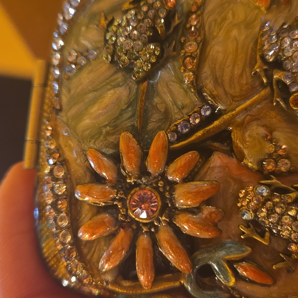 Jay Strongwater Floral and Frog Embellished Compact Mirror - Picture 6 of 7